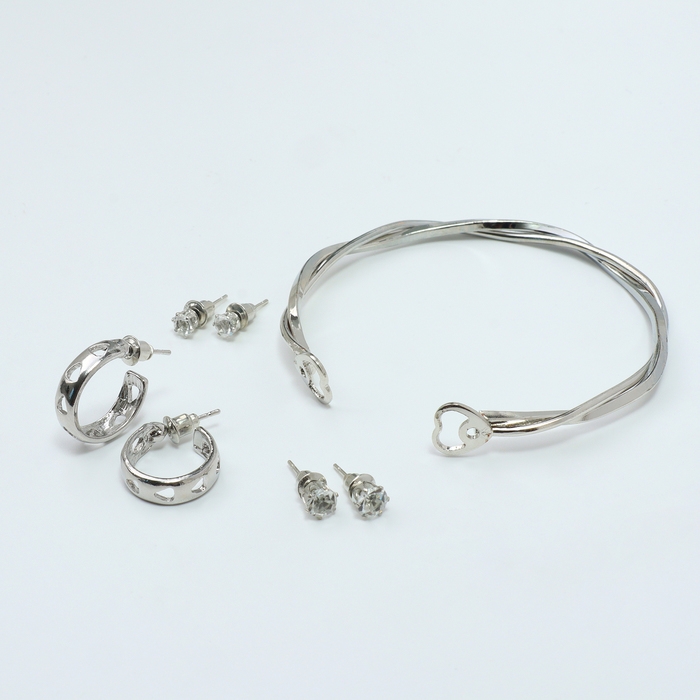 Набор 4 предмета: 3 пары серьги, 1 браслет &laquo;Сердце&raquo; контроль, цвет белый в серебре