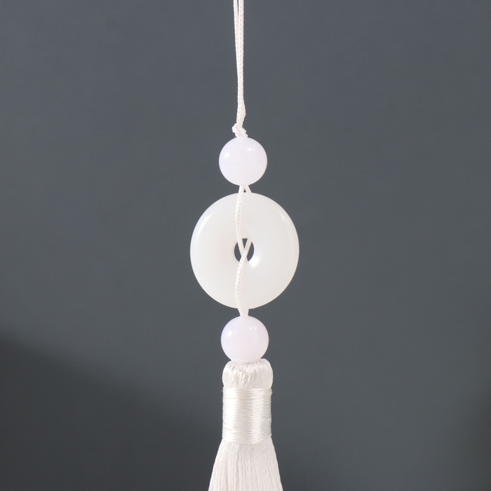 Подвеска текстиль, пластик Подвеска текстиль, пластик "Нефритовый кулон" белая 1х2,5х12,5 см