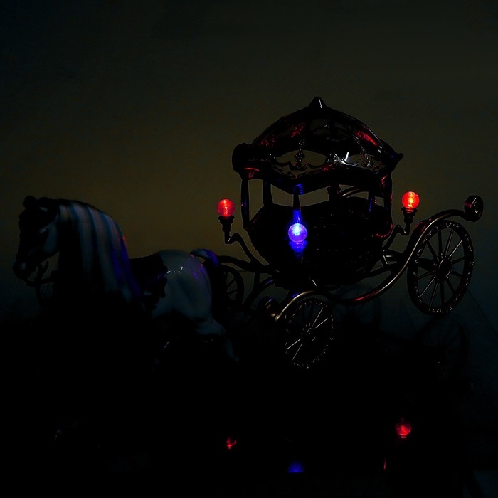 Карета для кукол &laquo;Сказка&raquo;, свет