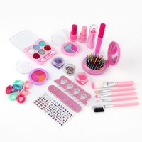 Набор детской косметики в чемодане «Самой красивой», тени, резинки для волос, блески для губ, глиттер, лаки для ногтей, наклейки, пилочка, расчёска, кисти, косметичка Набор детской косметики в чемодане «Самой красивой», тени, резинки для волос, блески для губ, глиттер, лаки для ногтей, наклейки, пилочка, расчёска, кисти, косметичка