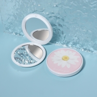 Зеркало складное &laquo;Ромашки&raquo;, d = 7 см, с увеличением, цвет МИКС