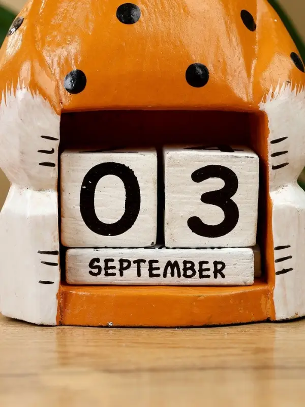 Календарь настольный &laquo;Котенок&raquo;, 10&times;6&times;21 см, дерево