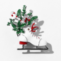 Брошь новогодняя &laquo;Конёк&raquo; с цветами, цветная в серебре