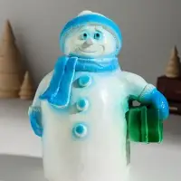 Фигура "Снеговик с подарком" 19 см, голубой