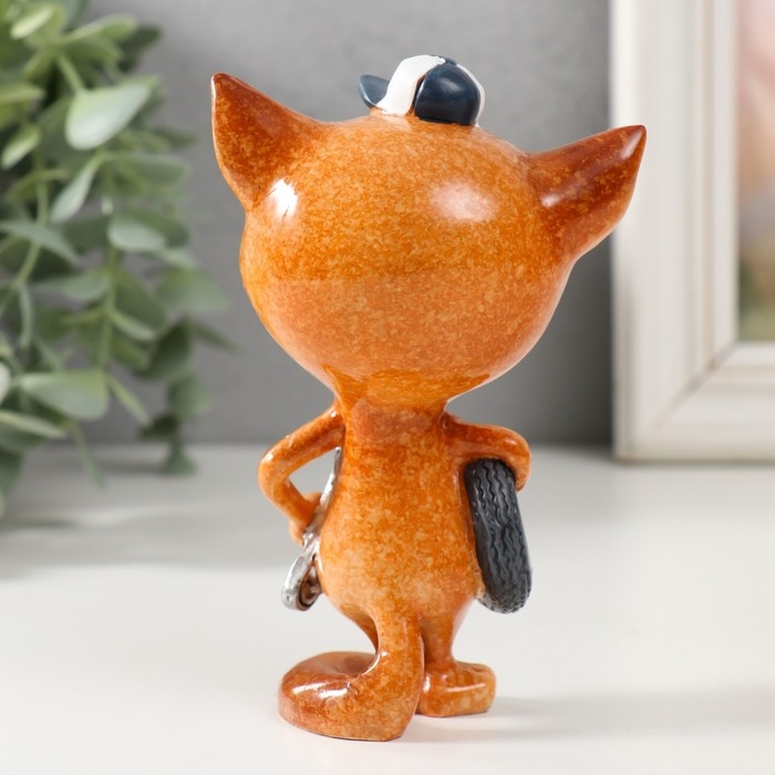 Сувенир полистоун лак "Котик шиномонтажник" 8х5,8х12,8 см