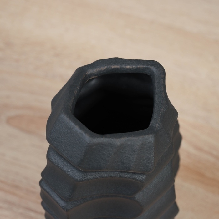 Ваза керамика настольная Ваза керамика настольная "Левин" d-6см, 20х9 см, чёрный