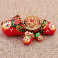 Матрёшка &laquo;Божья коровка&raquo;, красный платок, 5 кукольная, 9-11 см