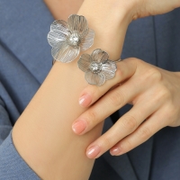 Браслет &laquo;Цветок&raquo; стразинка, цвет серебро