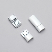 Фиксатор для шнурков, на магнитах, пара, размер 2,6 × 2 × 0,7 см, цвет белый Фиксатор для шнурков, на магнитах, пара, размер 2,6 × 2 × 0,7 см, цвет белый