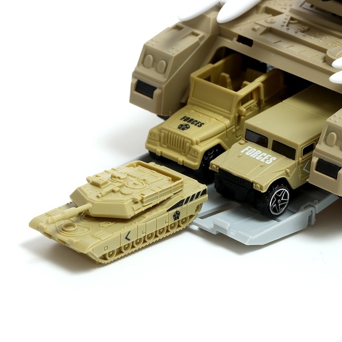 Парковка &laquo;Военная база&raquo; с машинками