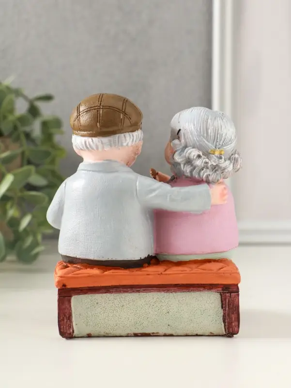 Сувенир полистоун "Дедуля с бабулей - спа процедуры" 11х9,5х12,5 см