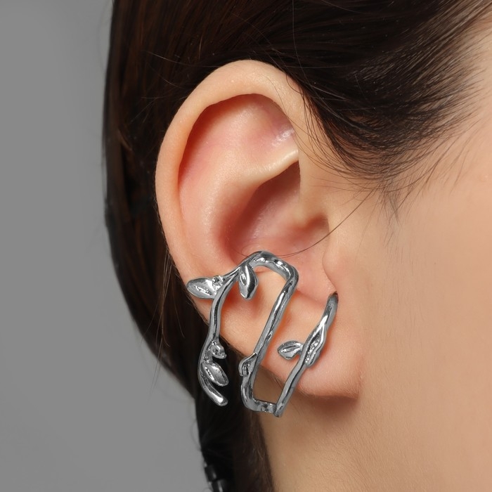 Серьга &laquo;Кафф&raquo; ветка с листьями, цвет серебро