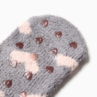 Носки женские укороченные с нескользящей подошвой, цвет светло-серый с сердечками, размер 36-39 Носки женские укороченные с нескользящей подошвой, цвет светло-серый с сердечками, размер 36-39