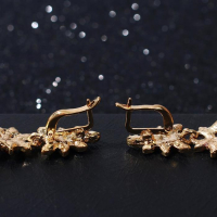 Серьги висячие со стразами &laquo;Вечерние&raquo; хвост, цвет радужный в золоте, 8 см