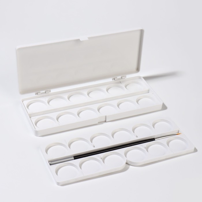 Палитра для смешивания лаков, 24 ячейки, с крышкой, с вложением, цвет белый Палитра для смешивания лаков, 24 ячейки, с крышкой, с вложением, цвет белый