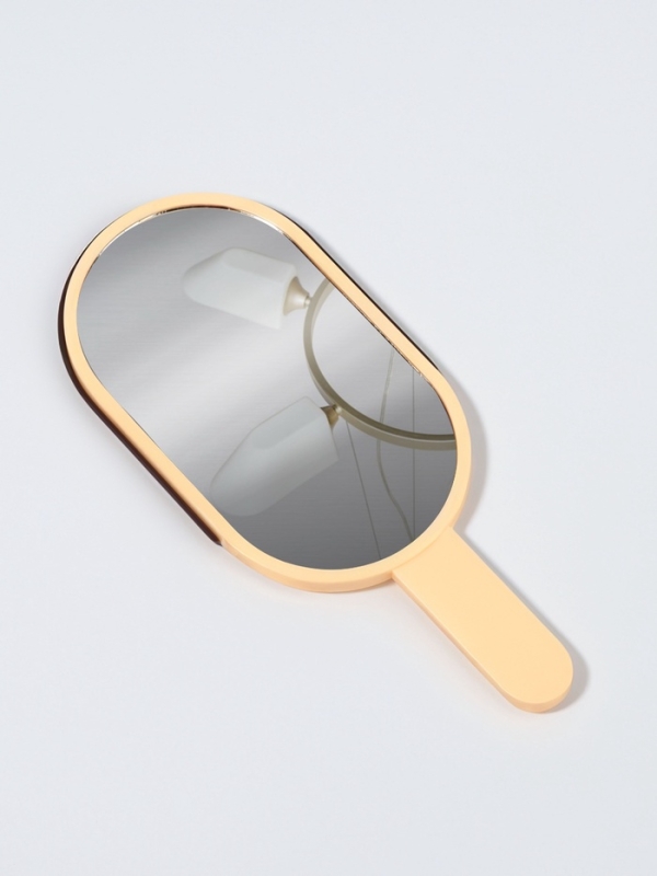 Зеркало с ручкой (1) б/увел 6,7*12/7,8*18см МОРОЖЕНОЕ пластик бежевый пакет QF Зеркало с ручкой (1) б/увел 6,7*12/7,8*18см МОРОЖЕНОЕ пластик бежевый пакет QF