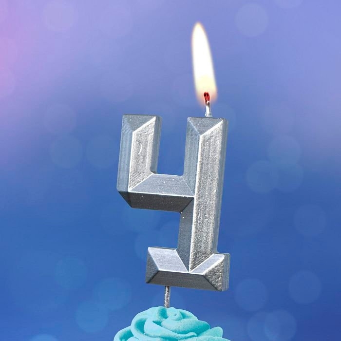 Свеча в торт на шпажке &laquo;Серебряные грани&raquo;, цифра 4, серебряная