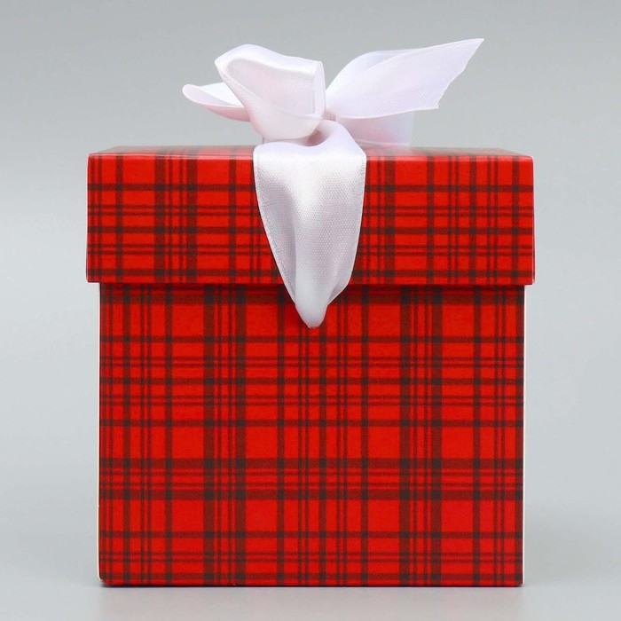 Коробка подарочная новогодняя складная &laquo;Тройка&raquo;, 10 х 10х 10 см, Новый год