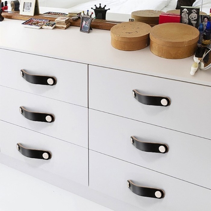 Ручка-скоба CAPPIO RSC010, кожа, м/о 96 мм, цвет черный