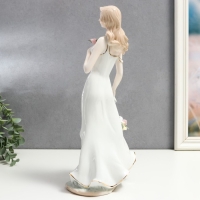 Сувенир керамика "Романтичная девушка с корзиной цветов" 35х16х11 см Сувенир керамика "Романтичная девушка с корзиной цветов" 35х16х11 см