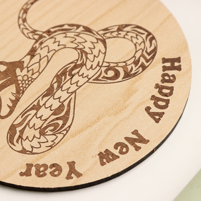 Новый год. Подставка с символом года под горячее "Змея", диаметр - 9,5 см