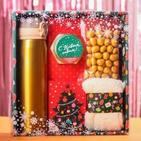 Подарочный набор &laquo;Веселья в новом году&raquo;: чай со вкусом лесных ягод 50 г., крем-мед хлопковый 120 г., арахис в шоколадной глазури, 100 г., носки р-р: 36&ndash;39, термос 500 мл.