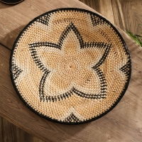 Тарелка декоративная плетеная ротанг "Цветок", 45х45х7 см, чёрно-белый