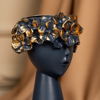 Подсвечник полистоун &laquo;Девушка с венком&raquo; 9,5 х 9,5 х 14 см МИКС