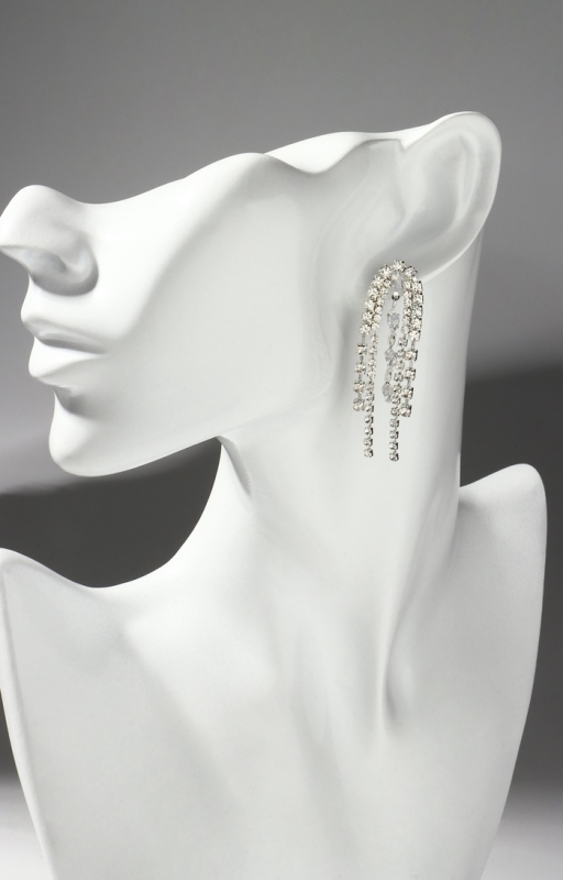 Серьги висячие со стразами &laquo;Водопад&raquo; гроздь, цвет белый в серебре