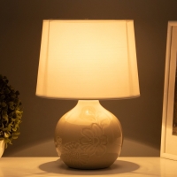 Настольная лампа "Цветы" 1х15Вт Е14 белый 23х23х31см