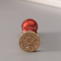 Печать для сургуча с пластиковой ручкой "Буква А на вензеле" 2,5х2,5х6,3 см