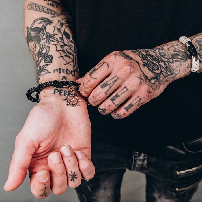 Браслет унисекс &laquo;Гравитация&raquo; якорь и штурвал, цвет чёрный с серебром, 77 см