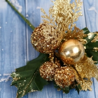 Декор "Зимние грезы" золотые шары листья веточки, 16 см Декор "Зимние грезы" золотые шары листья веточки, 16 см