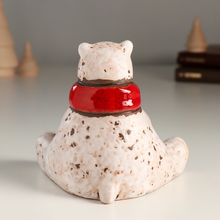 Сувенир керамика "Белый удивлённый мишка в красном шарфе" 9,4х11,4х10,1 см