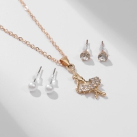 Гарнитур 5 предметов: 4 пары пусет, кулон &laquo;Балерина&raquo;, цвет белый в золоте, 43 см