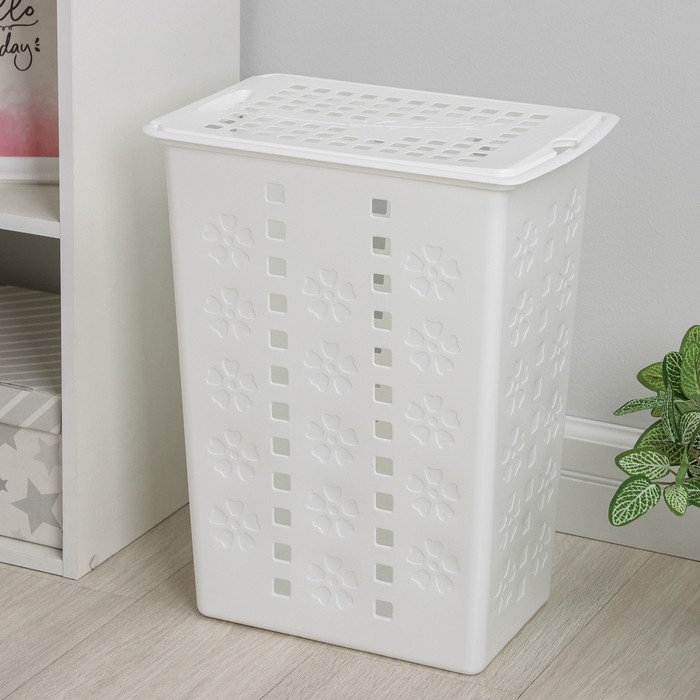 Корзина бельевая с крышкой &laquo;Виолетта&raquo;, 30 л, 36&times;26,5&times;47,5 см, цвет белый