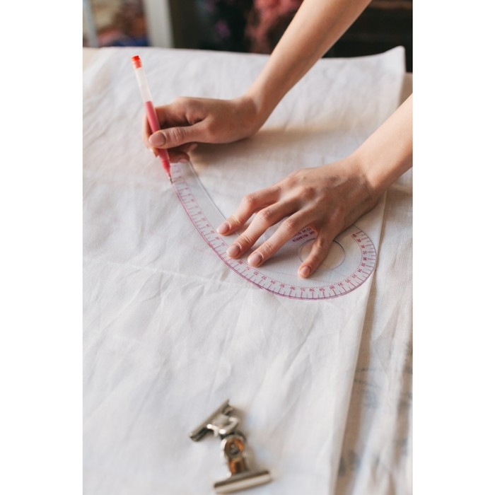 Лекало портновское метрическое &laquo;Запятая&raquo;, с проймой, 31,5 &times; 11,5 см, толщина 0,5 мм, цвет прозрачный