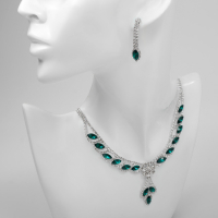 Набор 2 предмета: серьги, колье &laquo;Листопад&raquo; ромб, цвет изумрудно-белый в серебре, 45 см