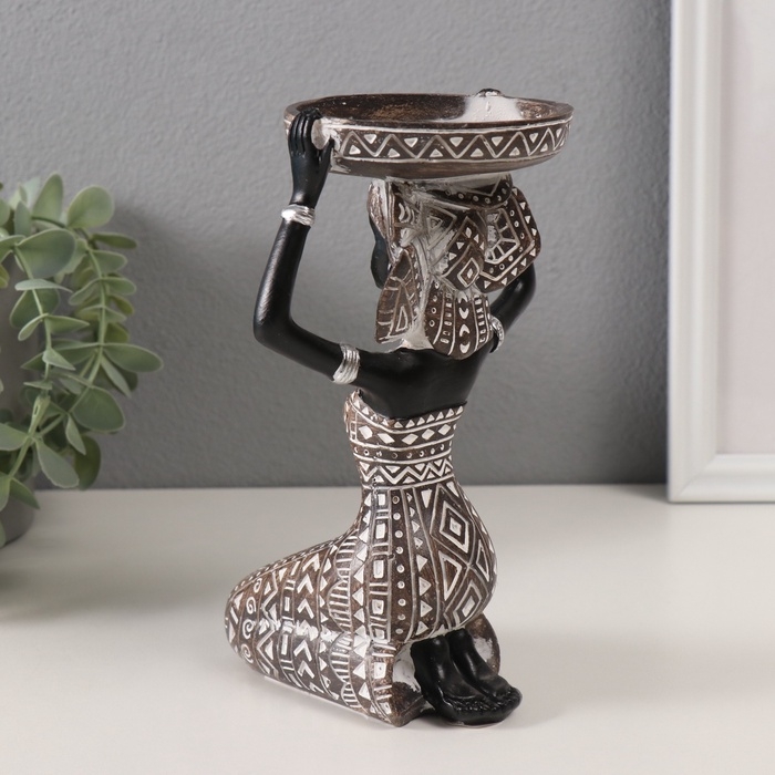 Подсвечник на 1 свечу "Африканка с блюдом на голове" белый с чёрным 12х12,3х19 см