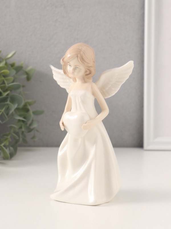 Сувенир керамика "Девочка-ангел в белом платье с сердечком" 5,5х10,5х15 см