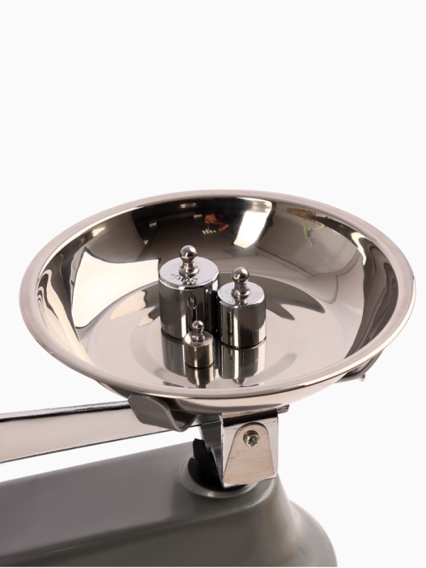 Весы лабораторные, с набором гирь 2000 г.