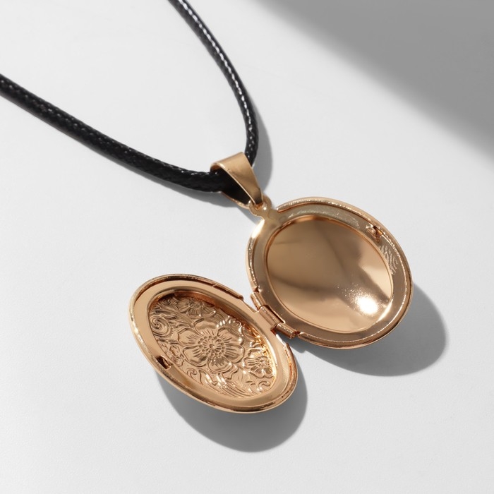 Кулон на шнурке &laquo;Для фото&raquo; овал с цветами, цвет золото на чёрном шнурке, 45 см
