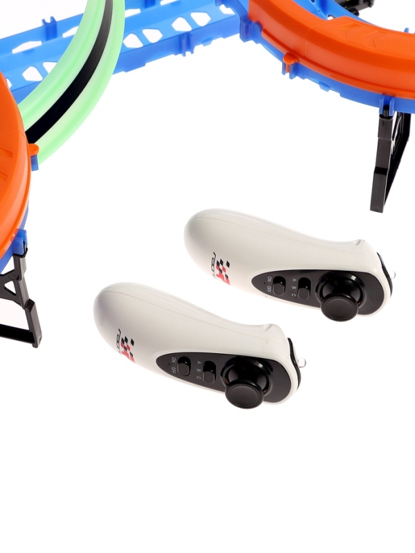 Автотрек &laquo;Стремительный мир&raquo;, радиоуправление, 2 машинки, мёртвая петля, свет