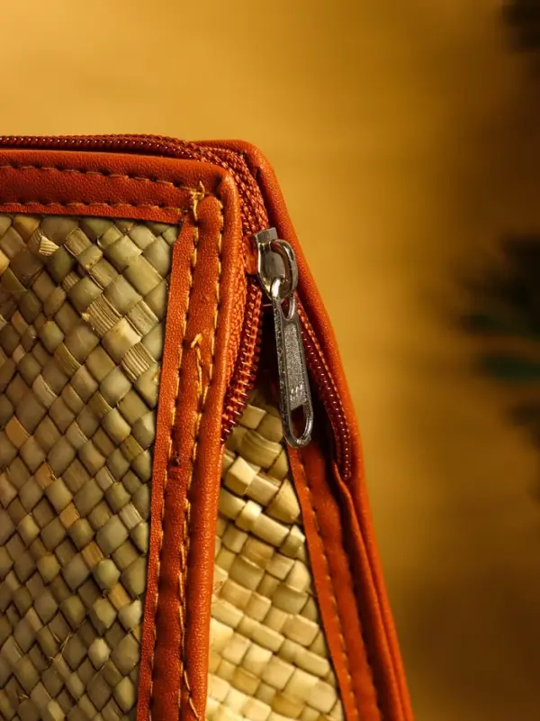 Сумка плетёная на молнии из пандана 30х10х35 см, светло-коричневый