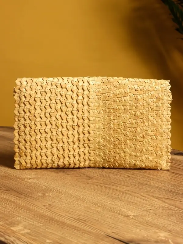 Сумка клатч плетёная из пальмового листа, 28&times;16&times;2 см, бежевая