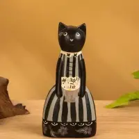 Сувенир дерево "Чёрная кошка в зелёном платье" 6х4х13 см