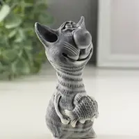 Сувенир "Кот худой с рыбой" 9,5 см