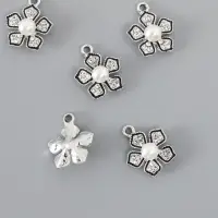 Декор для творчества металл, стразы "Пятилистник с кантом" серебро 1,9х1,7 см