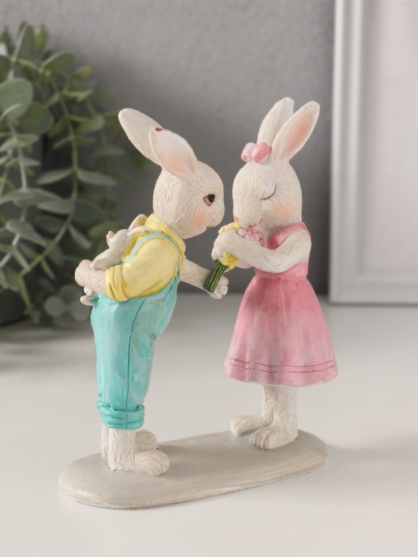 Сувенир полистоун "Зайчата. Первое свидание" 11х5х14 см