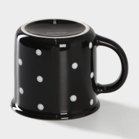 Кружка фарфоровая Доляна &laquo;Божья коровка&raquo;, 370 мл, цвет чёрный